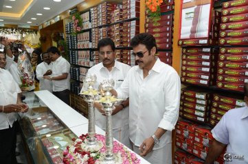 Venkatesh Inaugurates Ramraj Cotton Showroom